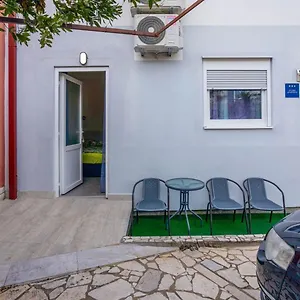 Dora ##3 Apartman
